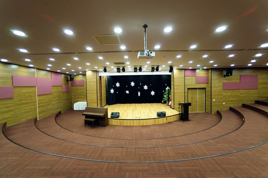Istanbul International School image