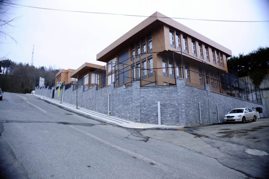 Istanbul International School image