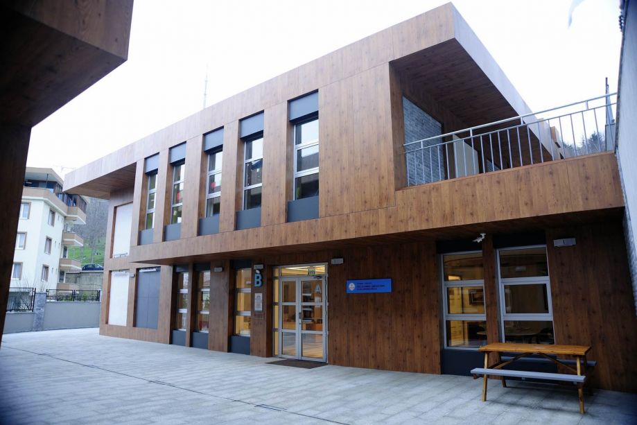 Istanbul International School image